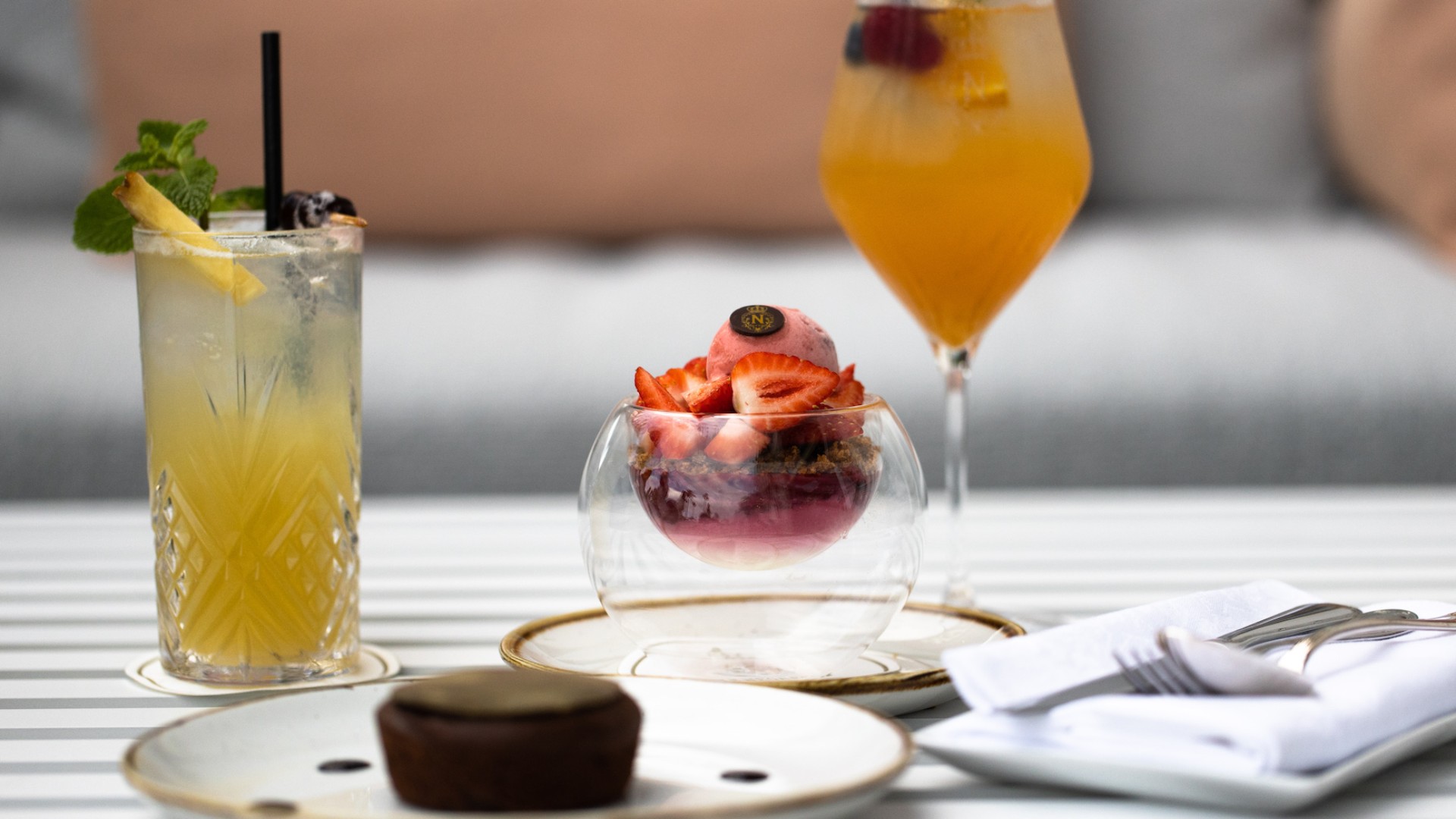 Le-Negresco-37-Prom-Moelleux-chocolat-et-verrine-fruits-rouges-cGregoireGardette-2I1769BD.jpg