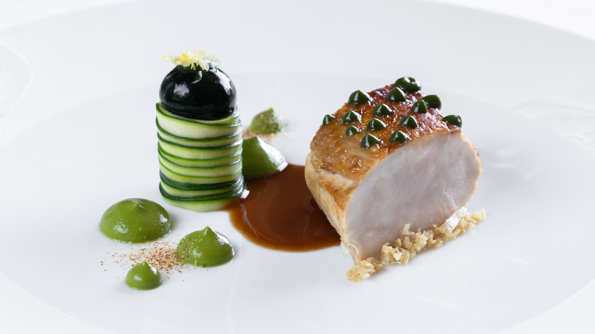 LeNegresco-Le-Chantecler-Volaille-rotie-condiment-citron-basilic-courgette-farcie-poudre-de-peau-croustillante-c-Gregoire-Gardette-4595-HD-1.jpg