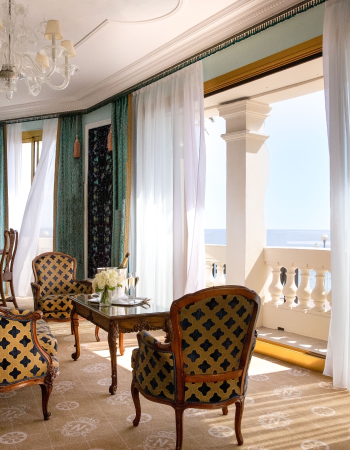 1.HERO_Le-Negresco-ch127-Jr-Suite-La-VenitiennecGregoire-Gardette-0910-HD-1.jpg