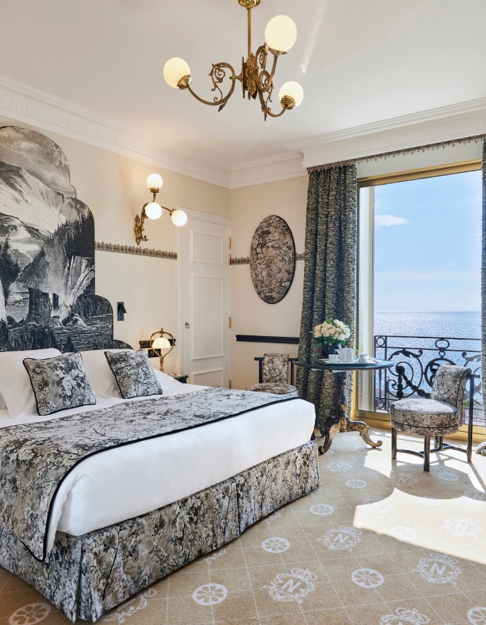 1.HERO_Le-Negresco_ch218-Deluxe-vue-mer-c-Anthony-Lanneretonne_096-2.jpg