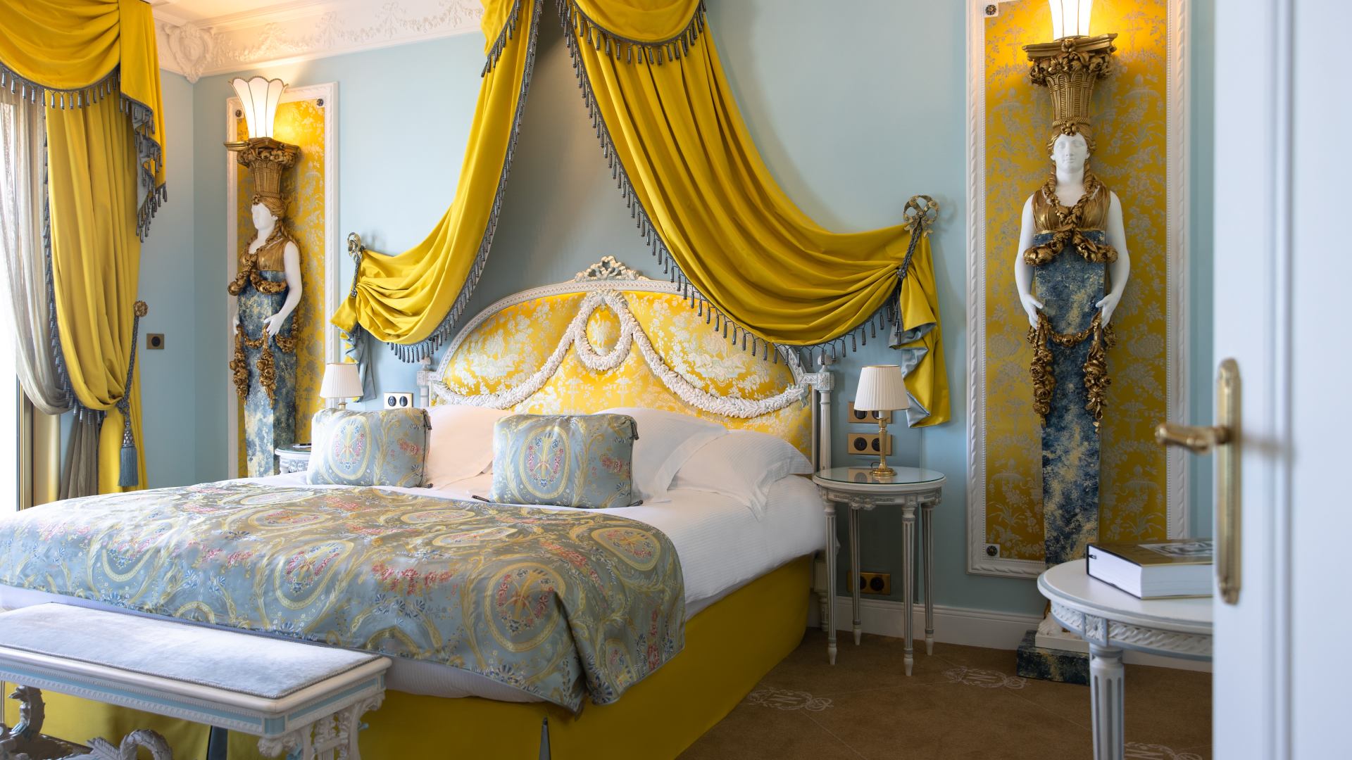 1_HERO_Le-Negresco-Suite-Marie-Antoinette-c-Gregoire-Gardette-6498-HD.jpg