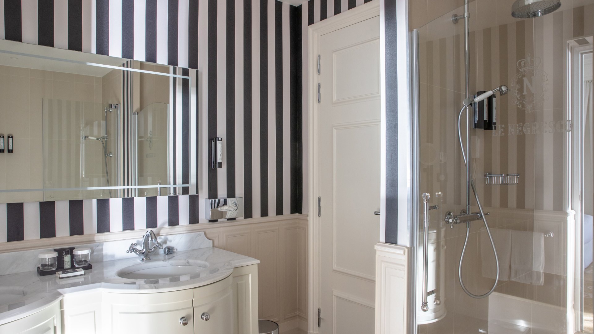 Le-Negresco-Jr-Suite-La-Parisienne-c-Gregoire-Gardette-7207-HD.jpg