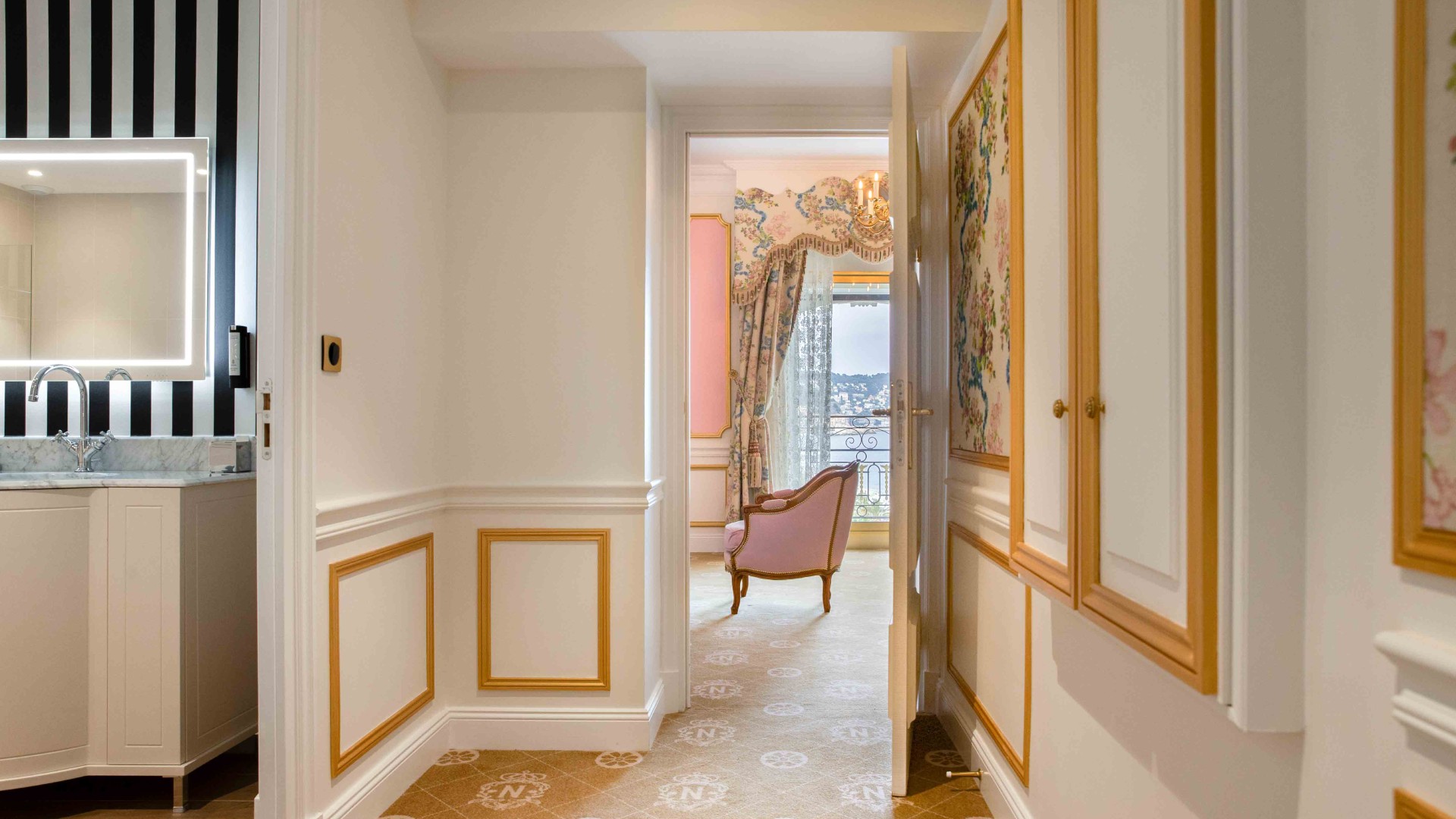 Le-Negresco-Junior-suite-Pompadour-c-Gregoire-Gardette-1146.jpg