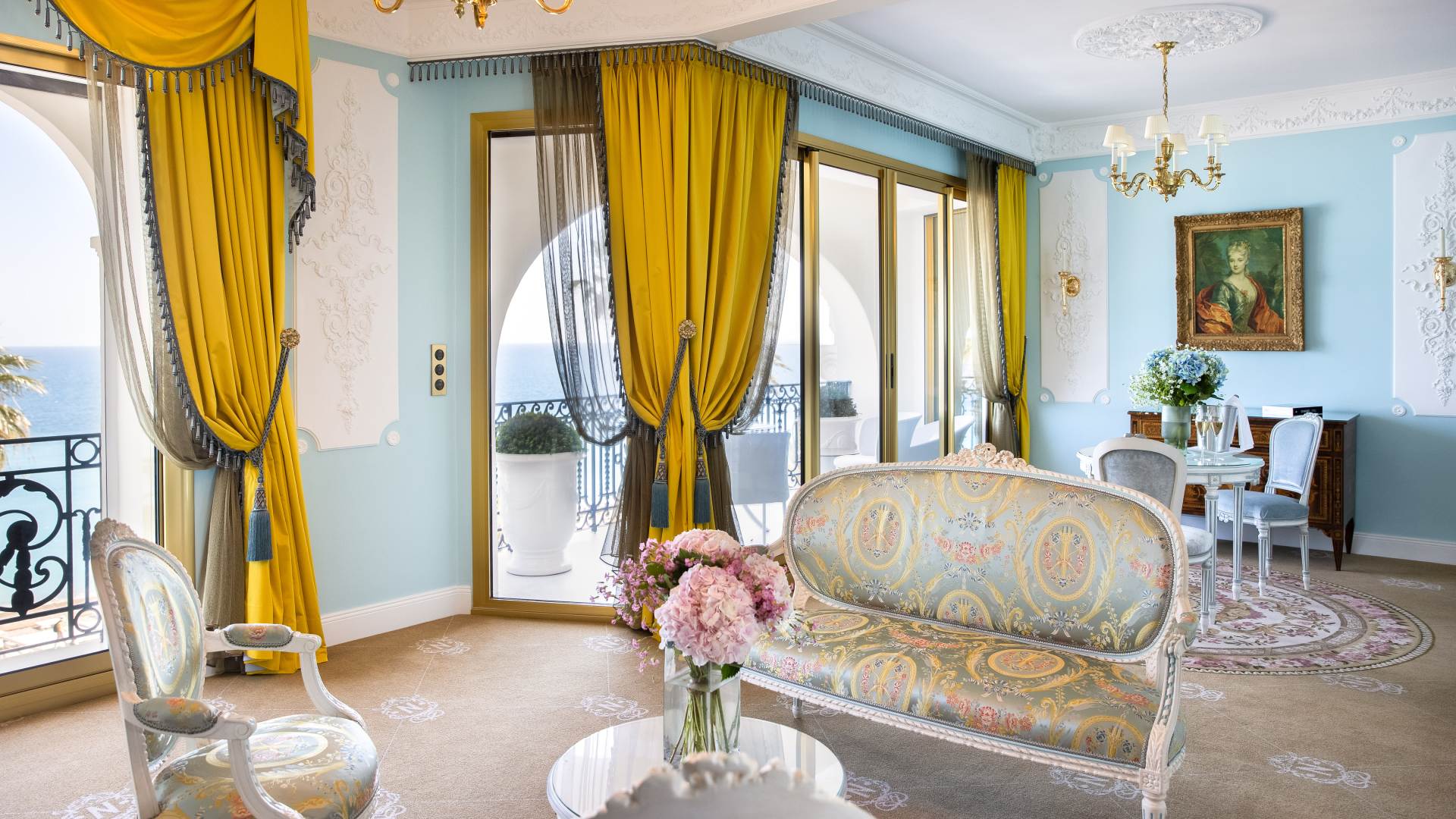 Le-Negresco-Suite-Marie-Antoinette-c-Gregoire-Gardette-6522-2-HD-1.jpg