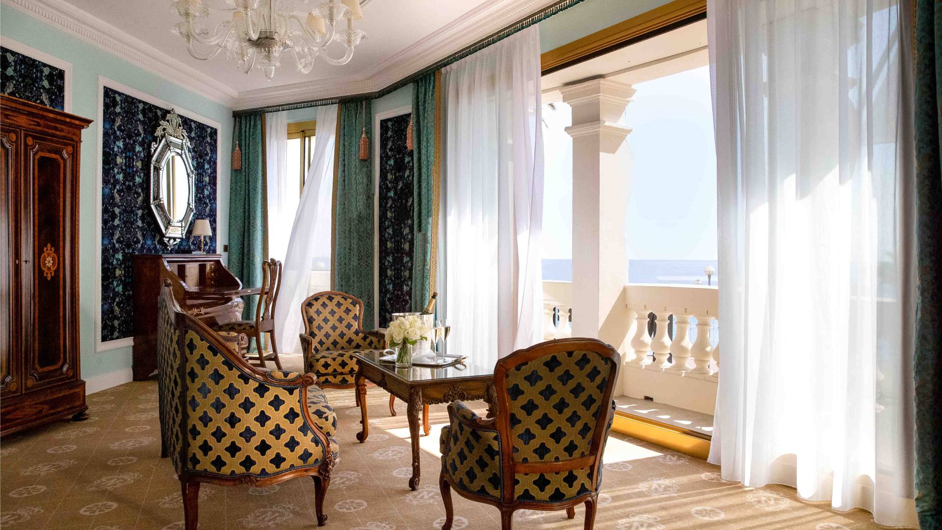 Le-Negresco-ch-127-Jr-Suite-La-VenitiennecGregoire-Gardette-0910-BD-2.jpg