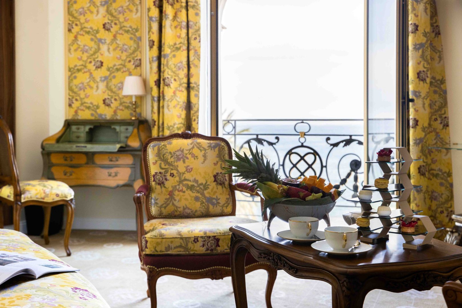 Le-Negresco-ch-316-Deluxe-vue-mer-03-c-Gregoire-Gardette-scaled.jpg