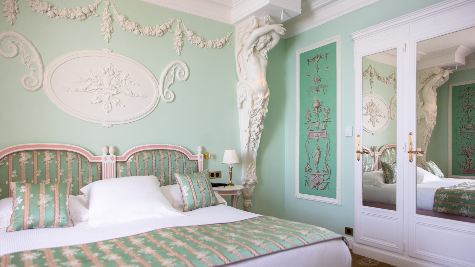 Le-Negresco-ch-424-Deluxe-vue-mer-cGregoire-Gardette-4433-HD-copie.jpg
