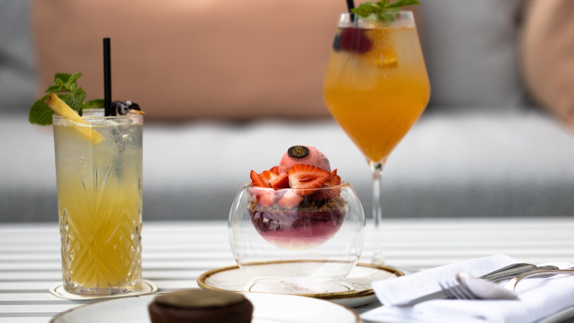 Le-Negresco-37-Prom-Moelleux-chocolat-et-verrine-fruits-rouges-cGregoireGardette-2I1769BD-1.jpg