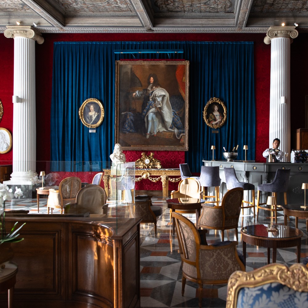 Le-Negresco-Le-Versailles-1000.jpg