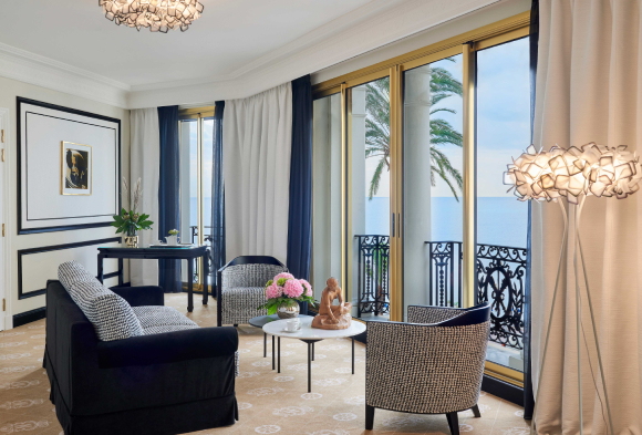 Le-Negresco_ch227-Jr-Suite-La-ParisiennecAnthony-Lanneretonne_006-HD-1.jpg