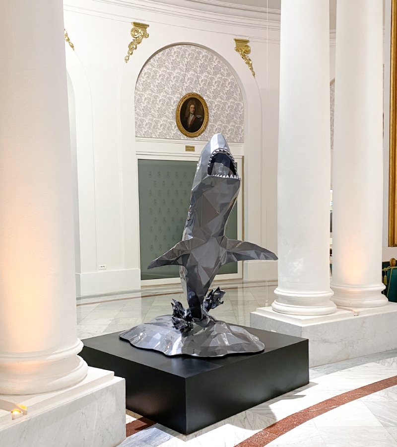 Richard-Orlinski-–-Requin-©-Laura-Laforge.jpg